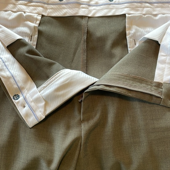 Men's 40x32 Haggar Classic fit Cool 18 flat front Olive/Tan Dress Pants pockets - Picture 9 of 10